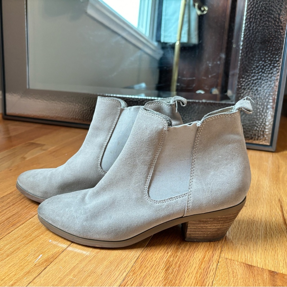 Marc Fisher Jayli Chelsea Booties in Light Natural Suede Women’s 8
